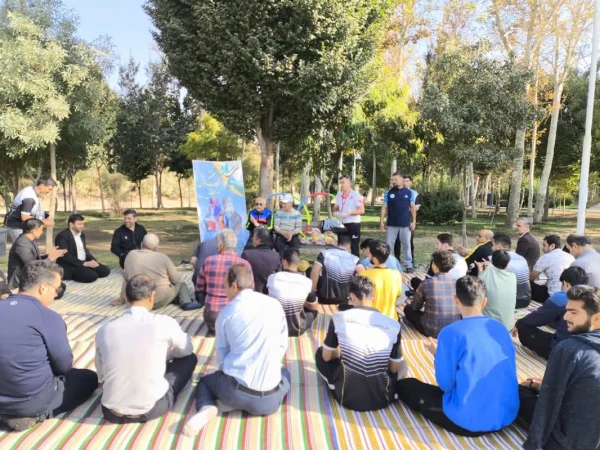 پیاده روی به مناسبت هفته تربیت بدنی  با حضور سرپرست دانشگاه فرهنگیان استان اصفهان، همکاران مدیریت استان، اساتید، دانشجومعلمان و همکاران پردیس ها و مراکز دانشگاه فرهنگیان استان اصفهان 4