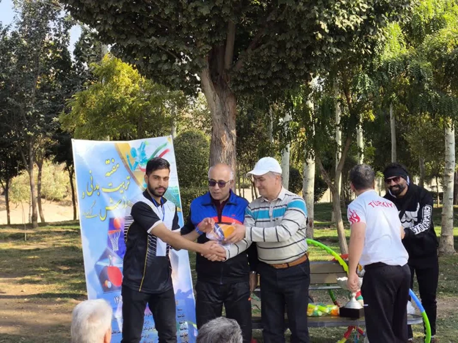 پیاده روی به مناسبت هفته تربیت بدنی  با حضور سرپرست دانشگاه فرهنگیان استان اصفهان، همکاران مدیریت استان، اساتید، دانشجومعلمان و همکاران پردیس ها و مراکز دانشگاه فرهنگیان استان اصفهان 5