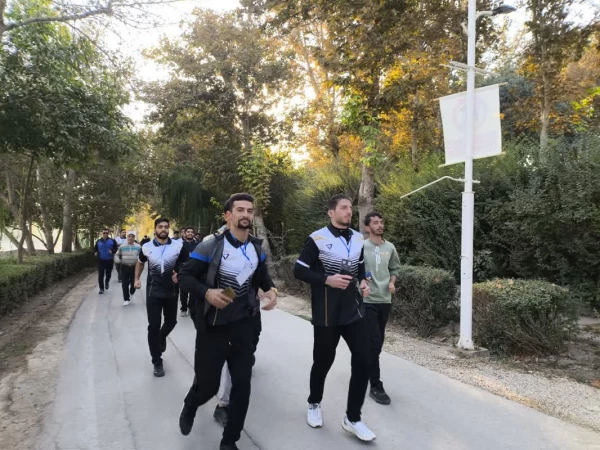 پیاده روی به مناسبت هفته تربیت بدنی  با حضور سرپرست دانشگاه فرهنگیان استان اصفهان، همکاران مدیریت استان، اساتید، دانشجومعلمان و همکاران پردیس ها و مراکز دانشگاه فرهنگیان استان اصفهان 9