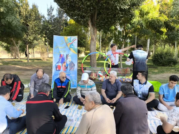 پیاده روی به مناسبت هفته تربیت بدنی  با حضور سرپرست دانشگاه فرهنگیان استان اصفهان، همکاران مدیریت استان، اساتید، دانشجومعلمان و همکاران پردیس ها و مراکز دانشگاه فرهنگیان استان اصفهان 13