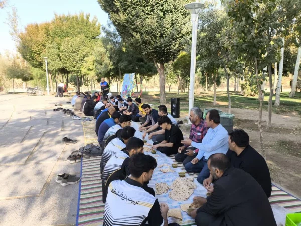 پیاده روی به مناسبت هفته تربیت بدنی  با حضور سرپرست دانشگاه فرهنگیان استان اصفهان، همکاران مدیریت استان، اساتید، دانشجومعلمان و همکاران پردیس ها و مراکز دانشگاه فرهنگیان استان اصفهان 15