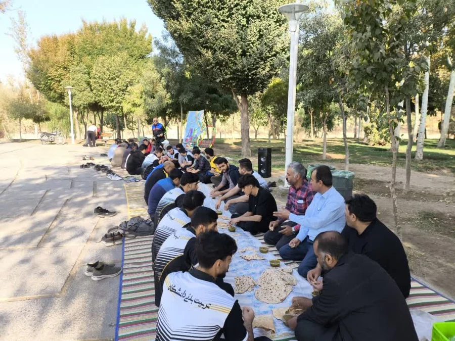 پیاده روی به مناسبت هفته تربیت بدنی  با حضور سرپرست دانشگاه فرهنگیان استان اصفهان، همکاران مدیریت استان، اساتید، دانشجومعلمان و همکاران پردیس ها و مراکز دانشگاه فرهنگیان استان اصفهان 15