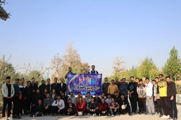 پیاده روی به مناسبت هفته تربیت بدنی  با حضور سرپرست دانشگاه فرهنگیان استان اصفهان، همکاران مدیریت استان، اساتید، دانشجومعلمان و همکاران پردیس ها و مراکز دانشگاه فرهنگیان استان اصفهان 33