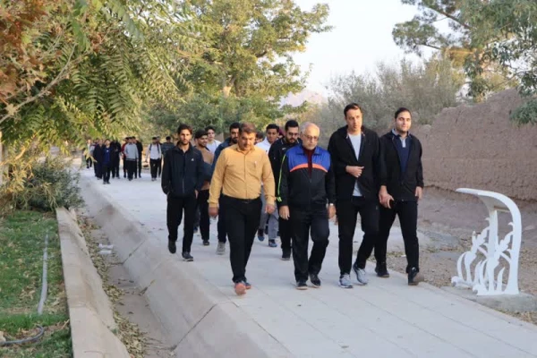 پیاده روی به مناسبت هفته تربیت بدنی  با حضور سرپرست دانشگاه فرهنگیان استان اصفهان، همکاران مدیریت استان، اساتید، دانشجومعلمان و همکاران پردیس ها و مراکز دانشگاه فرهنگیان استان اصفهان 36