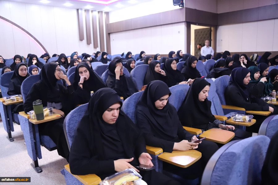 آیین استقبال از نودانشجومعلمان دانشگاه فرهنگیان اصفهان همزمان با سراسر کشور  18