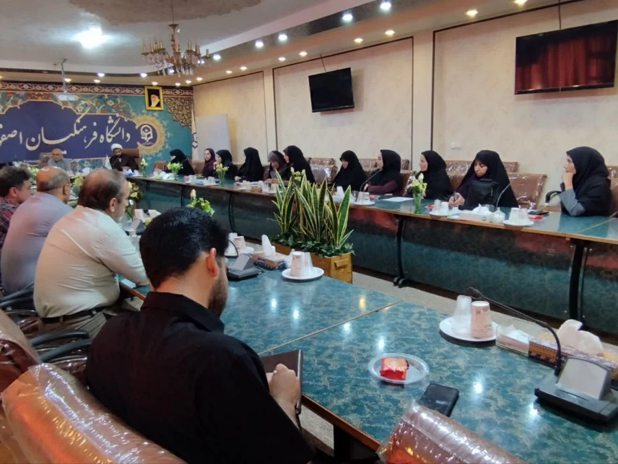 اولین جلسه شورای دانشجویی دانشگاه فرهنگیان استان اصفهان سال تحصیلی ۱۴۰۵-۱۴۰۴
 6