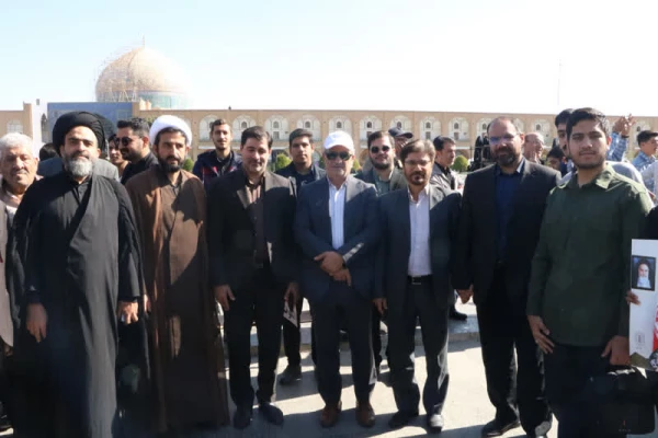 حضور سرپرست دانشگاه فرهنگیان استان در جمع پرشور دانشجومعلمان در مراسم راهپیمایی ۱۳ آبان ۱۴۰۴ 4