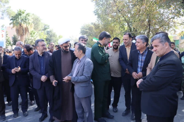 حضور سرپرست دانشگاه فرهنگیان استان در جمع پرشور دانشجومعلمان در مراسم راهپیمایی ۱۳ آبان ۱۴۰۴ 10