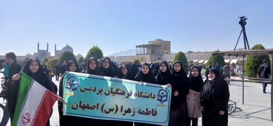 حضور سرپرست دانشگاه فرهنگیان استان در جمع پرشور دانشجومعلمان در مراسم راهپیمایی ۱۳ آبان ۱۴۰۴ 11