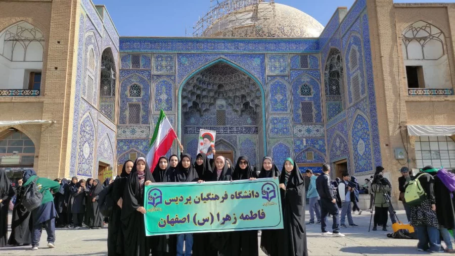 حضور سرپرست دانشگاه فرهنگیان استان در جمع پرشور دانشجومعلمان در مراسم راهپیمایی ۱۳ آبان ۱۴۰۴ 14