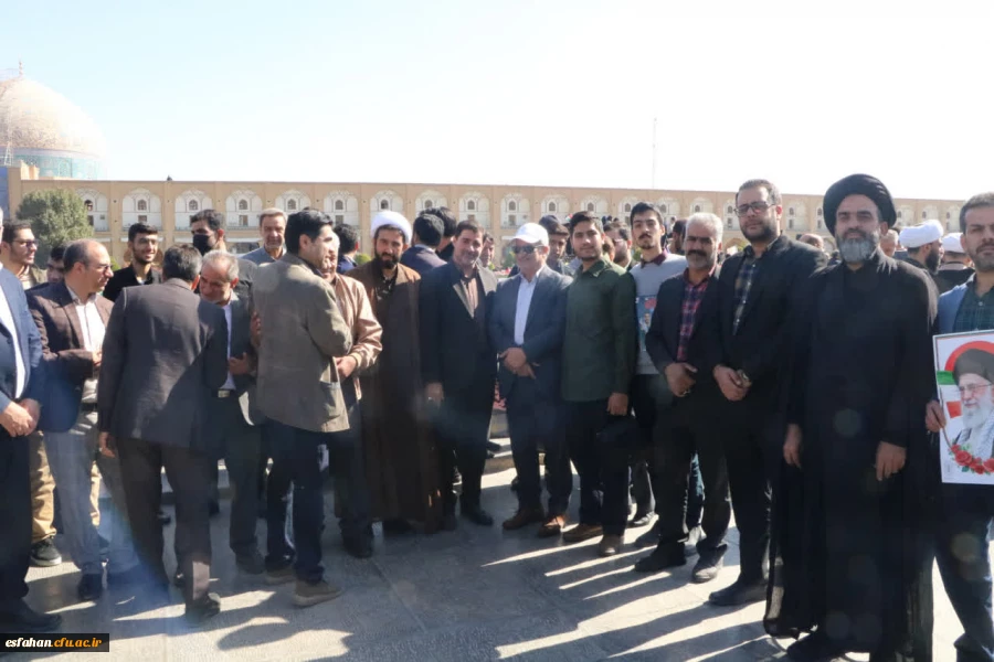 حضور سرپرست دانشگاه فرهنگیان استان در جمع پرشور دانشجومعلمان در مراسم راهپیمایی ۱۳ آبان ۱۴۰۴ 4