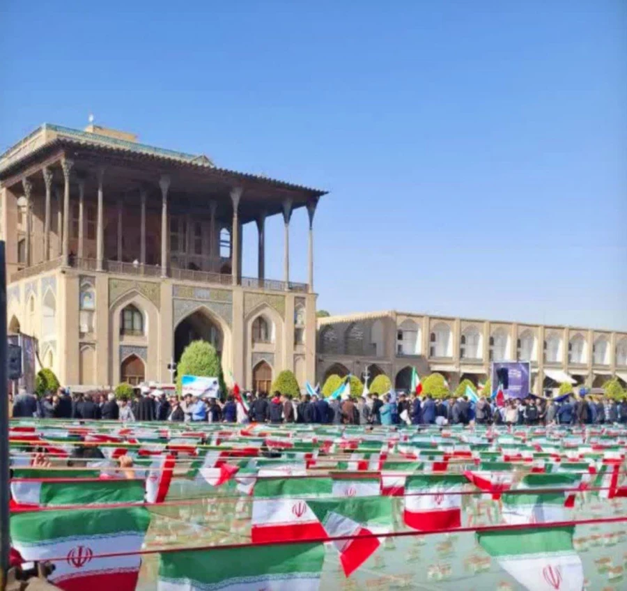 حضور سرپرست دانشگاه فرهنگیان استان در جمع پرشور دانشجومعلمان در راهپیمایی ۱۳ آبان ۱۴۰۴ 4