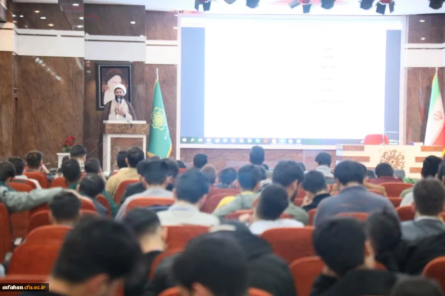 گزارشی از حضور و مشارکت فعال دبیران تشکل های دانشجویی و مدیرمسئولان نشریات دانشجویی دانشگاه فرهنگیان استان اصفهان در دهمین گردهمایی تشکل های دانشجویی 17