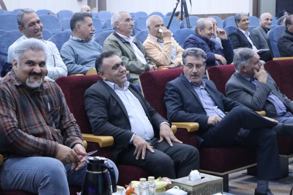 تقدیر از بازنشستگان دانشگاه فرهنگیان استان اصفهان و برگزاری انتخابات اعضای صندوق کانون بازنشستگان در پردیس فاطمه الزهرا(س)
 5