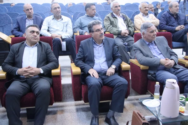 تقدیر از بازنشستگان دانشگاه فرهنگیان استان اصفهان و برگزاری انتخابات اعضای صندوق کانون بازنشستگان در پردیس فاطمه الزهرا(س)
 6