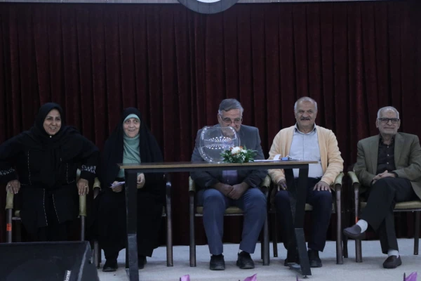 تقدیر از بازنشستگان دانشگاه فرهنگیان استان اصفهان و برگزاری انتخابات اعضای صندوق کانون بازنشستگان در پردیس فاطمه الزهرا(س)
 8