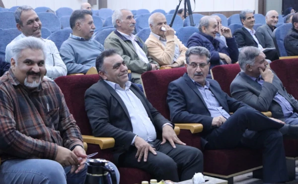 تقدیر از بازنشستگان دانشگاه فرهنگیان استان اصفهان و برگزاری انتخابات اعضای صندوق کانون بازنشستگان در پردیس فاطمه الزهرا(س)
 4