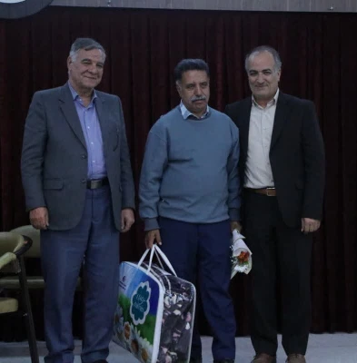 تقدیر از بازنشستگان دانشگاه فرهنگیان استان اصفهان و برگزاری انتخابات اعضای صندوق کانون بازنشستگان در پردیس فاطمه الزهرا(س)
 7