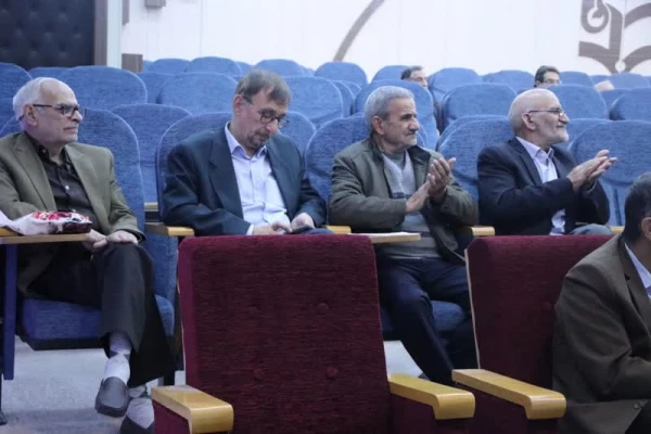 تقدیر از بازنشستگان دانشگاه فرهنگیان استان اصفهان و برگزاری انتخابات اعضای صندوق کانون بازنشستگان در پردیس فاطمه الزهرا(س)
 11