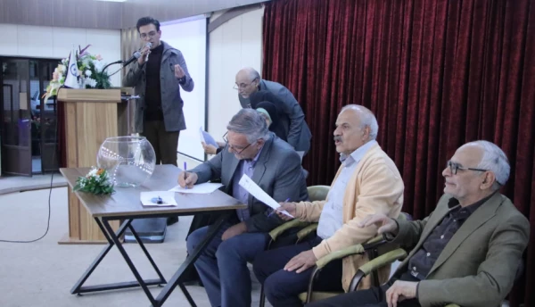 تقدیر از بازنشستگان دانشگاه فرهنگیان استان اصفهان و برگزاری انتخابات اعضای صندوق کانون بازنشستگان در پردیس فاطمه الزهرا(س)
 13