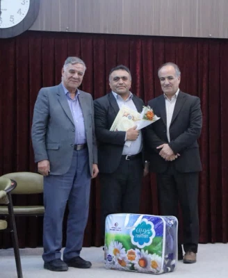 تقدیر از بازنشستگان دانشگاه فرهنگیان استان اصفهان و برگزاری انتخابات اعضای صندوق کانون بازنشستگان در پردیس فاطمه الزهرا(س)
 16