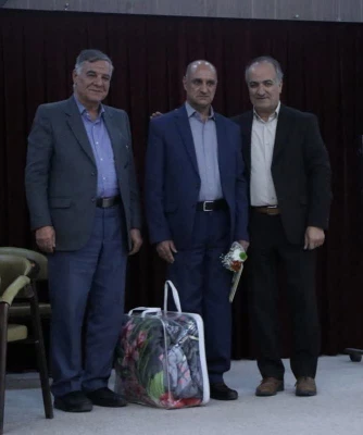 تقدیر از بازنشستگان دانشگاه فرهنگیان استان اصفهان و برگزاری انتخابات اعضای صندوق کانون بازنشستگان در پردیس فاطمه الزهرا(س)
 18