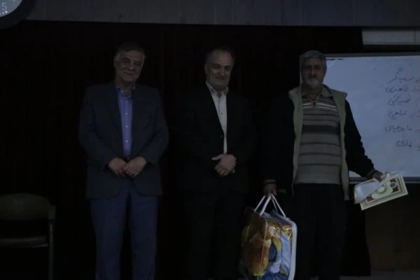 تقدیر از بازنشستگان دانشگاه فرهنگیان استان اصفهان و برگزاری انتخابات اعضای صندوق کانون بازنشستگان در پردیس فاطمه الزهرا(س)
 19