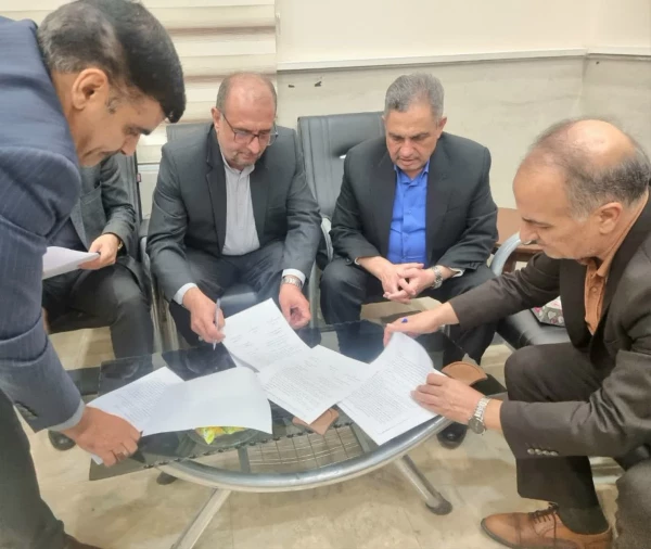  مراسم امضای تفاهم نامه تمدید واگذاری منافع ساختمان مرکز کاشان
 5