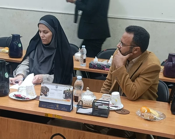  مراسم امضای تفاهم نامه تمدید واگذاری منافع ساختمان مرکز کاشان
 6