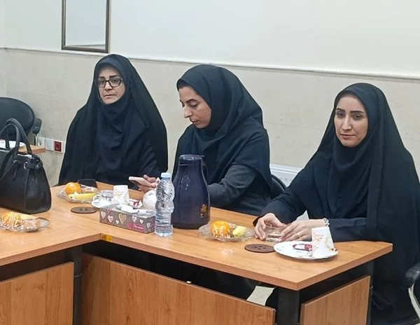  مراسم امضای تفاهم نامه تمدید واگذاری منافع ساختمان مرکز کاشان
 8