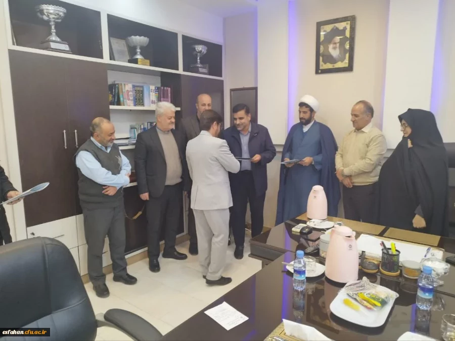 تجلیل از کارکنان جانباز به مناسبت تولد حضرت ابوالفضل و روز جانباز 
 4