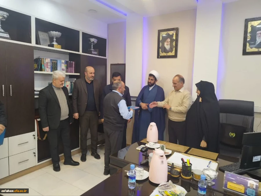 تجلیل از کارکنان جانباز به مناسبت تولد حضرت ابوالفضل و روز جانباز 
 5