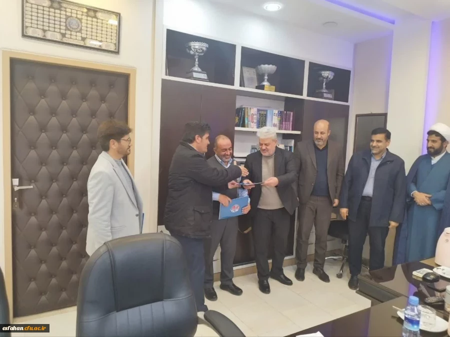 تجلیل از کارکنان جانباز به مناسبت تولد حضرت ابوالفضل و روز جانباز 
 6