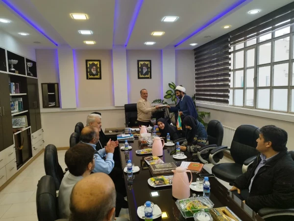 تجلیل از کارکنان جانباز به مناسبت تولد حضرت ابوالفضل و روز جانباز 
 7