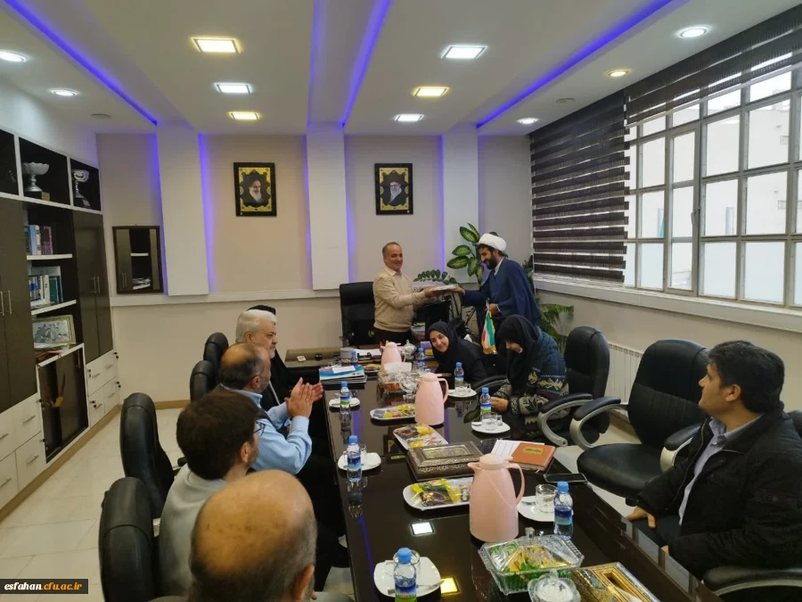 تجلیل از کارکنان جانباز به مناسبت تولد حضرت ابوالفضل و روز جانباز 
 7