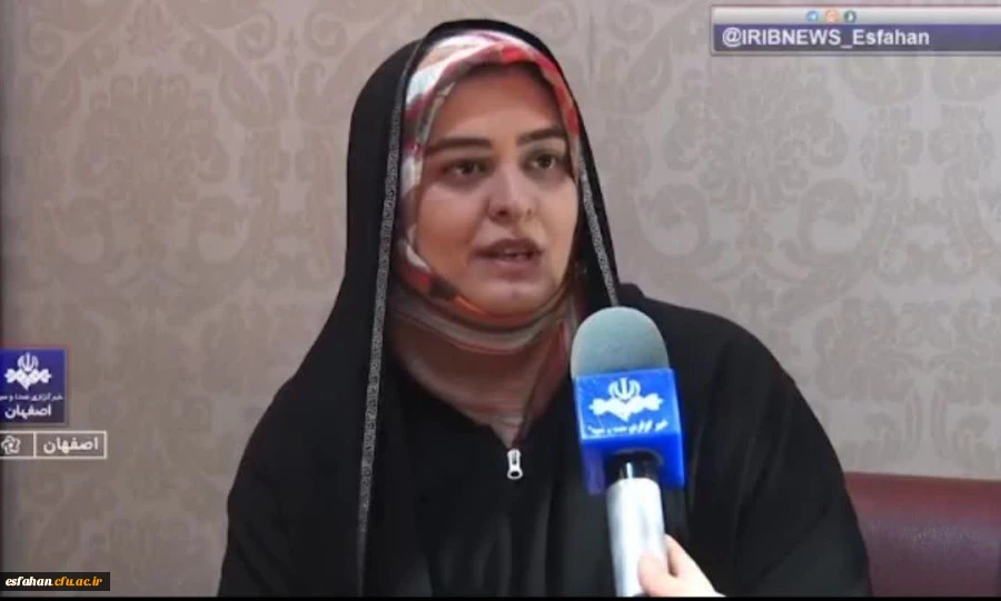 هدیه رهبر معظم انقلاب(مدظله العالی) به پژوهشگر نخبه اصفهانی 2