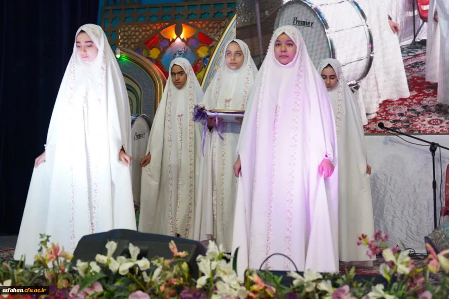 مراسم بزرگداشت نیمه شعبان و سالگرد پیروزی انقلاب با حضور کارکنان و خانواده دانشگاه فرهنگیان اصفهان 5