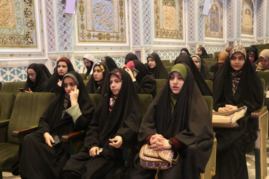 برگزاری نشست علمی معرفتی برای دانشجویان زیارت اولی از دانشگاه فرهنگیان اصفهان 
 4