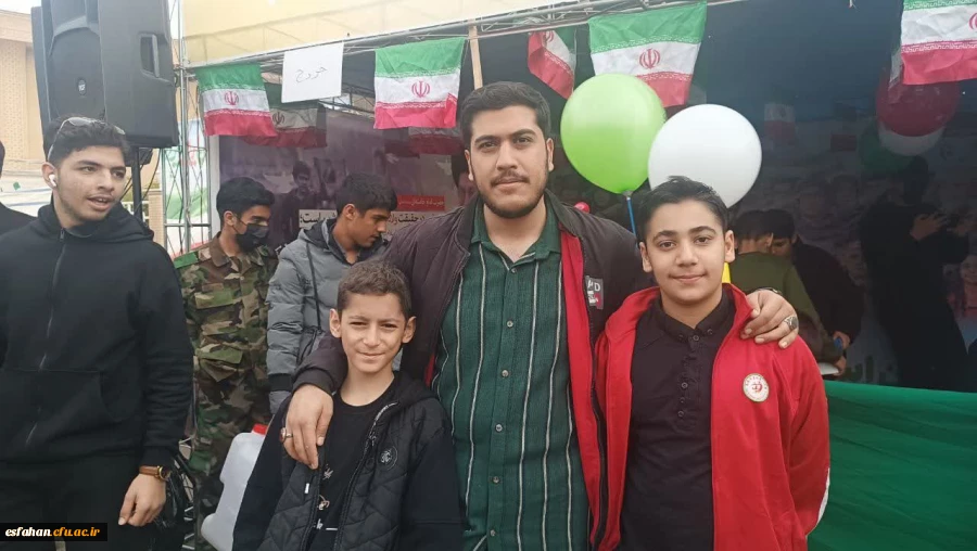 گزارش تصویری از حضور خانواده دانشگاه فرهنگیان استان اصفهان در راهپیمایی ۲۲ بهمن ماه ۱۴۰۴ 8