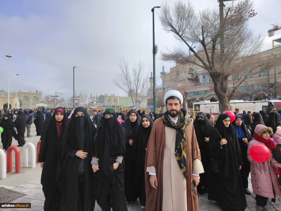 گزارش تصویری از حضور خانواده دانشگاه فرهنگیان استان اصفهان در راهپیمایی ۲۲ بهمن ماه ۱۴۰۴ 12
