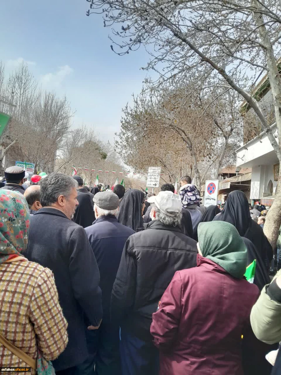 گزارش تصویری از حضور خانواده دانشگاه فرهنگیان استان اصفهان در راهپیمایی ۲۲ بهمن ماه ۱۴۰۴ 24