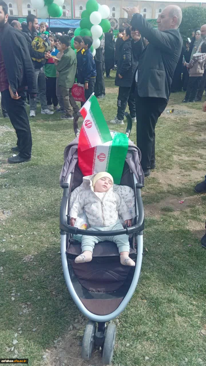 گزارش تصویری از حضور خانواده دانشگاه فرهنگیان استان اصفهان در راهپیمایی ۲۲ بهمن ماه ۱۴۰۴ 8