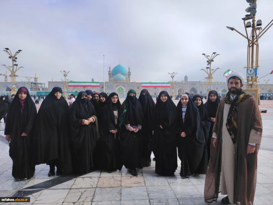 گزارش تصویری از حضور خانواده دانشگاه فرهنگیان استان اصفهان در راهپیمایی ۲۲ بهمن ماه ۱۴۰۴ 21