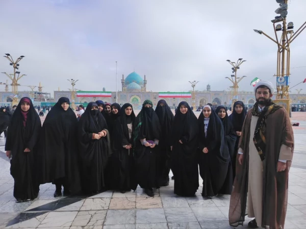 گزارش تصویری از حضور خانواده دانشگاه فرهنگیان استان اصفهان در راهپیمایی ۲۲ بهمن ماه ۱۴۰۴ 12