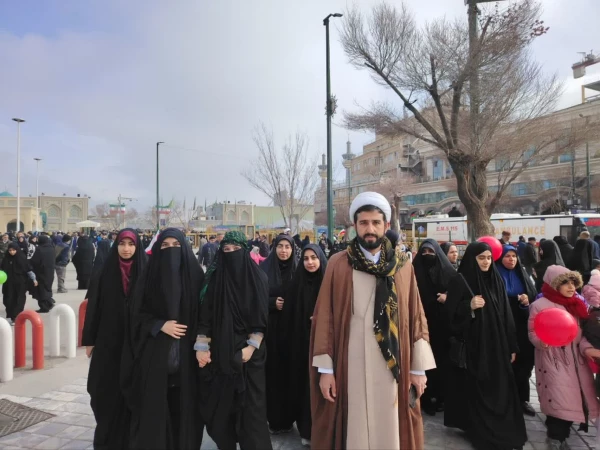 گزارش تصویری از حضور خانواده دانشگاه فرهنگیان استان اصفهان در راهپیمایی ۲۲ بهمن ماه ۱۴۰۴ 13