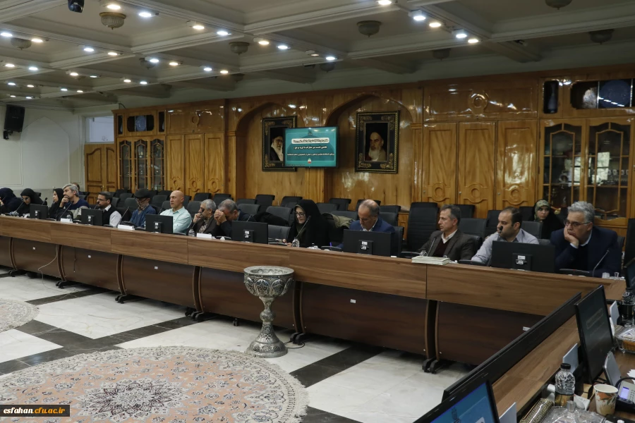 تاکید سرپرست دانشگاه فرهنگیان استان اصفهان در هفتمین جلسه میز مشارکت اساتید دانشگاه های استان اصفهان در استانداری اصفهان  بر ضرورت گسترش دامنه ارتباط مسئولین با دانشجویان در جهت شفاف سازی فعالیتها، ارائه کارنامه عملکرد و معرفی نقشه راه مسئولین در راستای ب