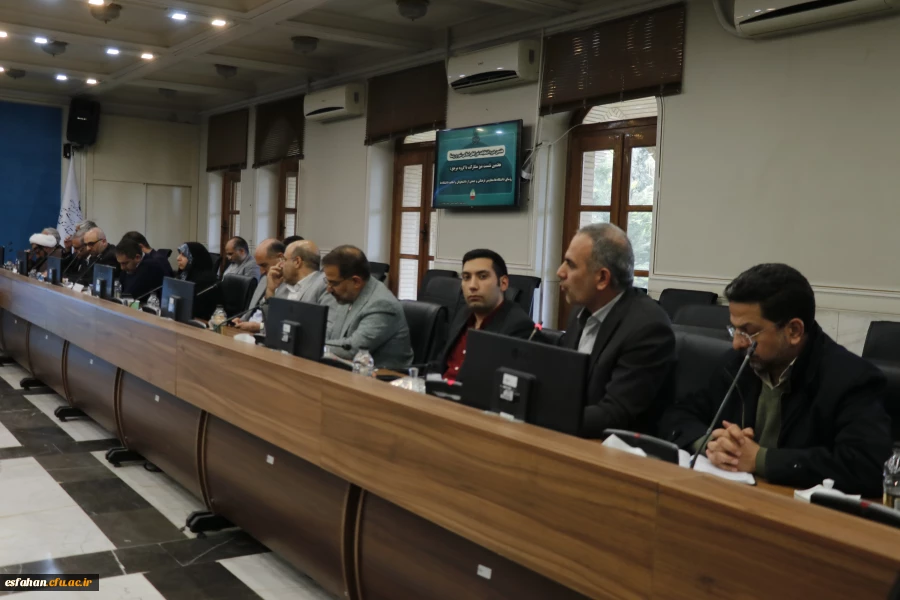 تاکید سرپرست دانشگاه فرهنگیان استان اصفهان در هفتمین جلسه میز مشارکت اساتید دانشگاه های استان اصفهان در استانداری اصفهان  بر ضرورت گسترش دامنه ارتباط مسئولین با دانشجویان در جهت شفاف سازی فعالیتها، ارائه کارنامه عملکرد و معرفی نقشه راه مسئولین در راستای ب