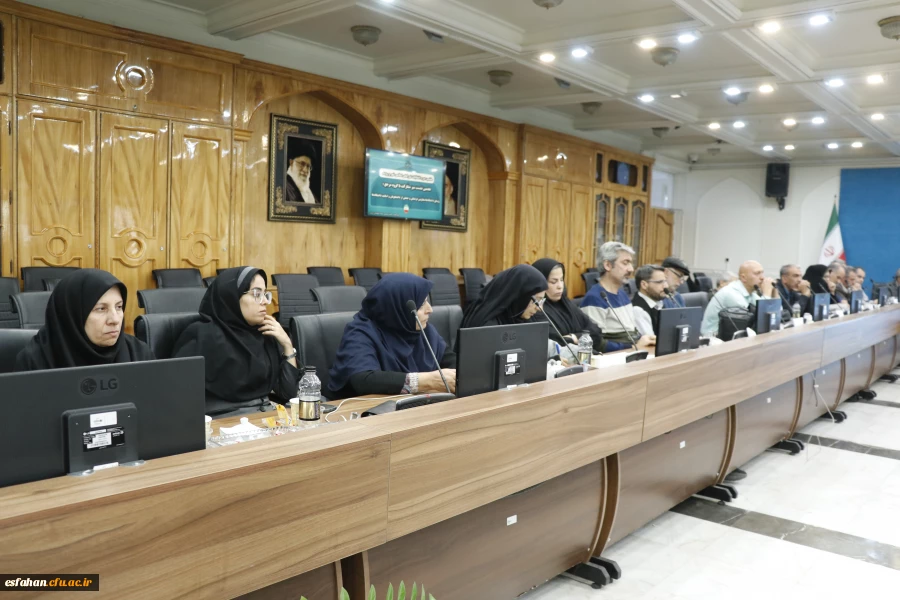 تاکید سرپرست دانشگاه فرهنگیان استان اصفهان در هفتمین جلسه میز مشارکت اساتید دانشگاه های استان اصفهان در استانداری اصفهان  بر ضرورت گسترش دامنه ارتباط مسئولین با دانشجویان در جهت شفاف سازی فعالیتها، ارائه کارنامه عملکرد و معرفی نقشه راه مسئولین در راستای ب