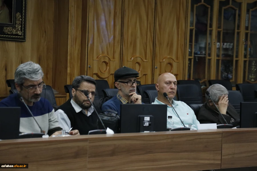 تاکید سرپرست دانشگاه فرهنگیان استان اصفهان در هفتمین جلسه میز مشارکت اساتید دانشگاه های استان اصفهان در استانداری اصفهان  بر ضرورت گسترش دامنه ارتباط مسئولین با دانشجویان در جهت شفاف سازی فعالیتها، ارائه کارنامه عملکرد و معرفی نقشه راه مسئولین در راستای ب