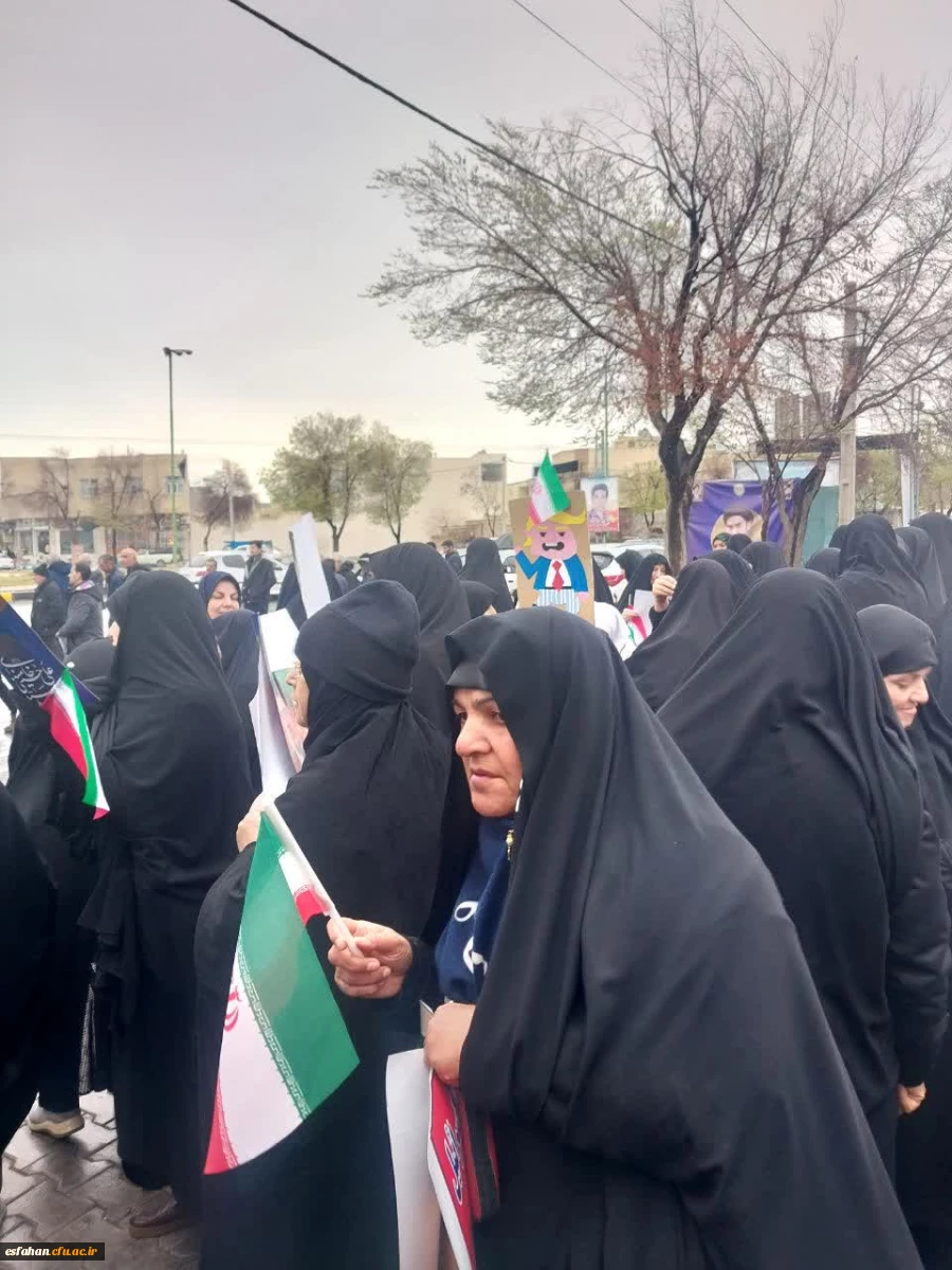 گزارش تصویری از حضور خانواده دانشگاه فرهنگیان استان اصفهان در مراسم روز جهانی قدس ۱۴۰۴ 3